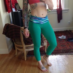 Reversible lululemon crop